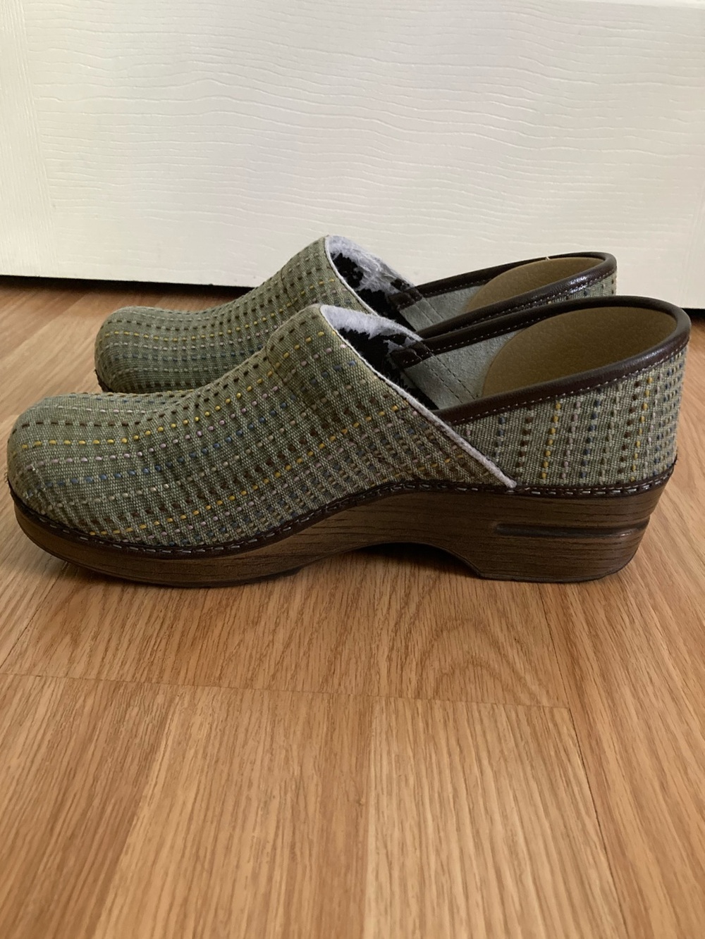 Dansko Vegan Jute Pro
Artisan Striped Canvas Clogs Size 40 - Picture 7 of 11